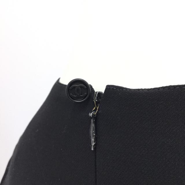 Women's Chanel Square Neck Dress. Size 40 - Chic To Chic Consignment
