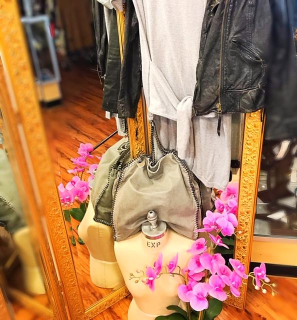VIA CHIC - Chic To Chic Consignment