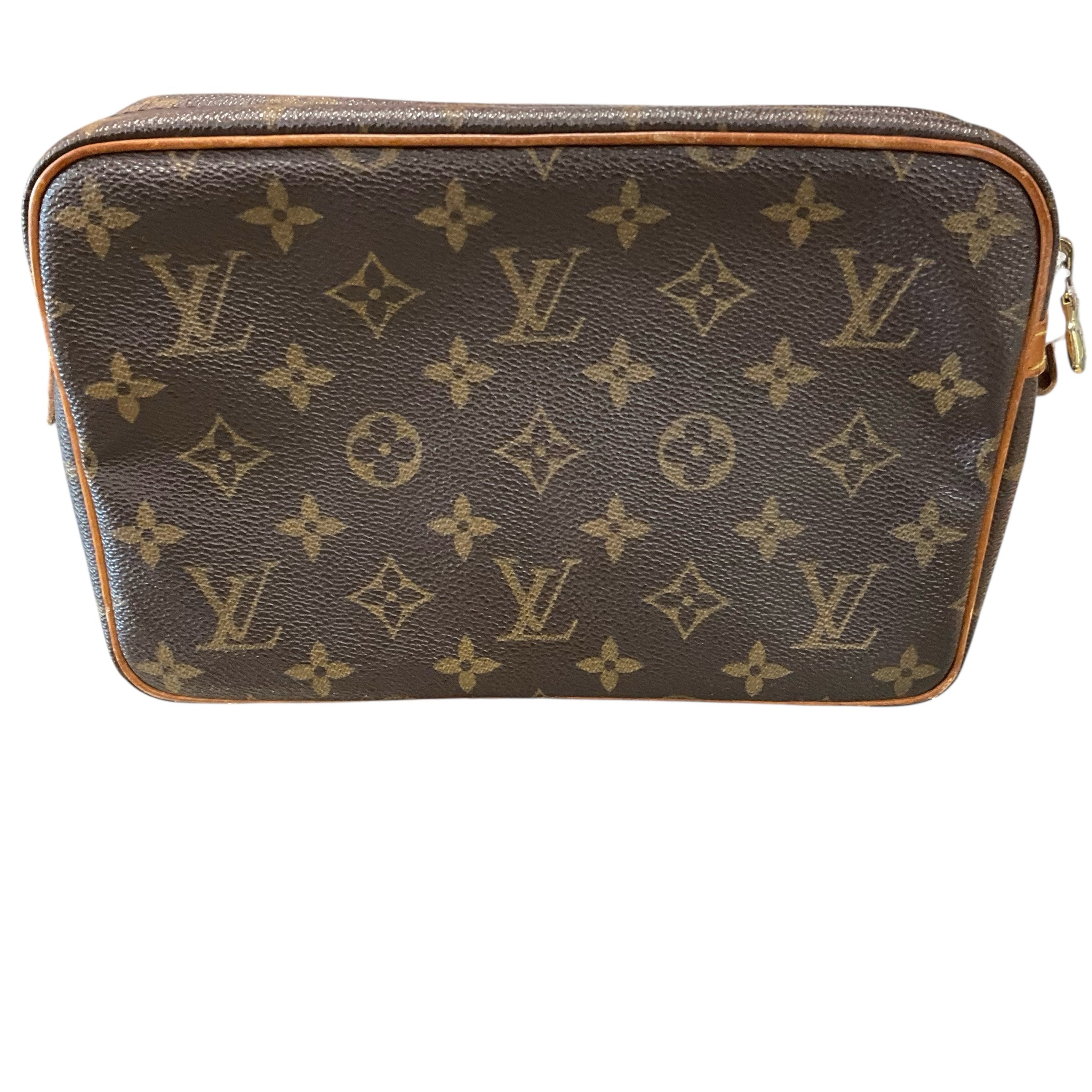 Louis Vuitton Accessory – Chic At The Beach
