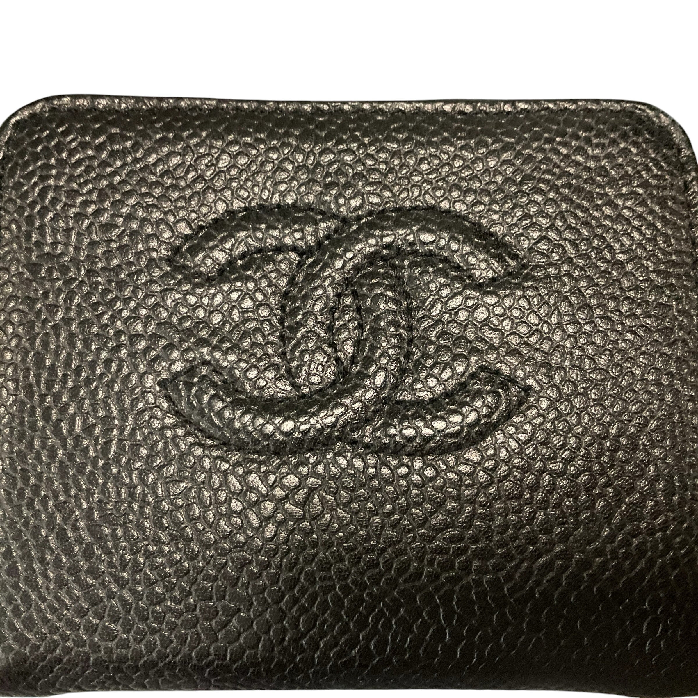 CHANEL Accessory – Chic At The Beach