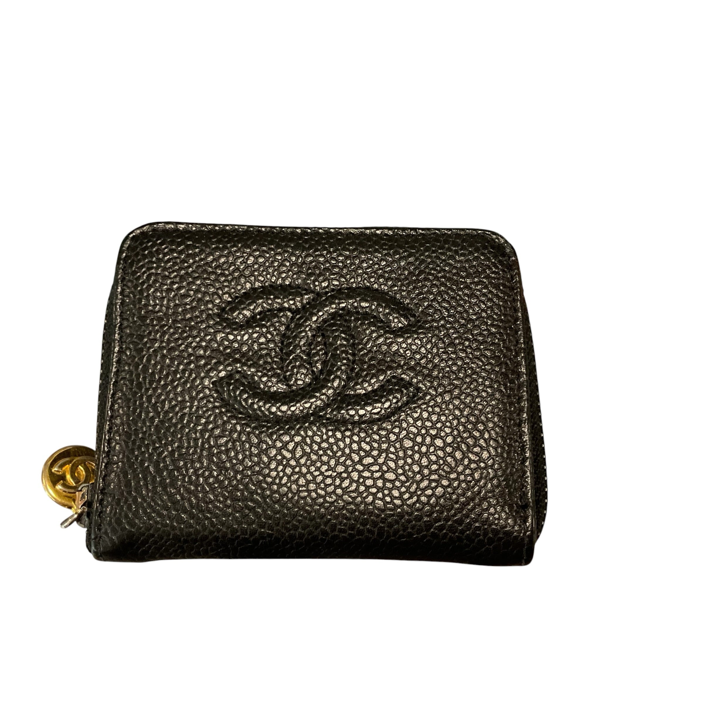 CHANEL Accessory – Chic At The Beach