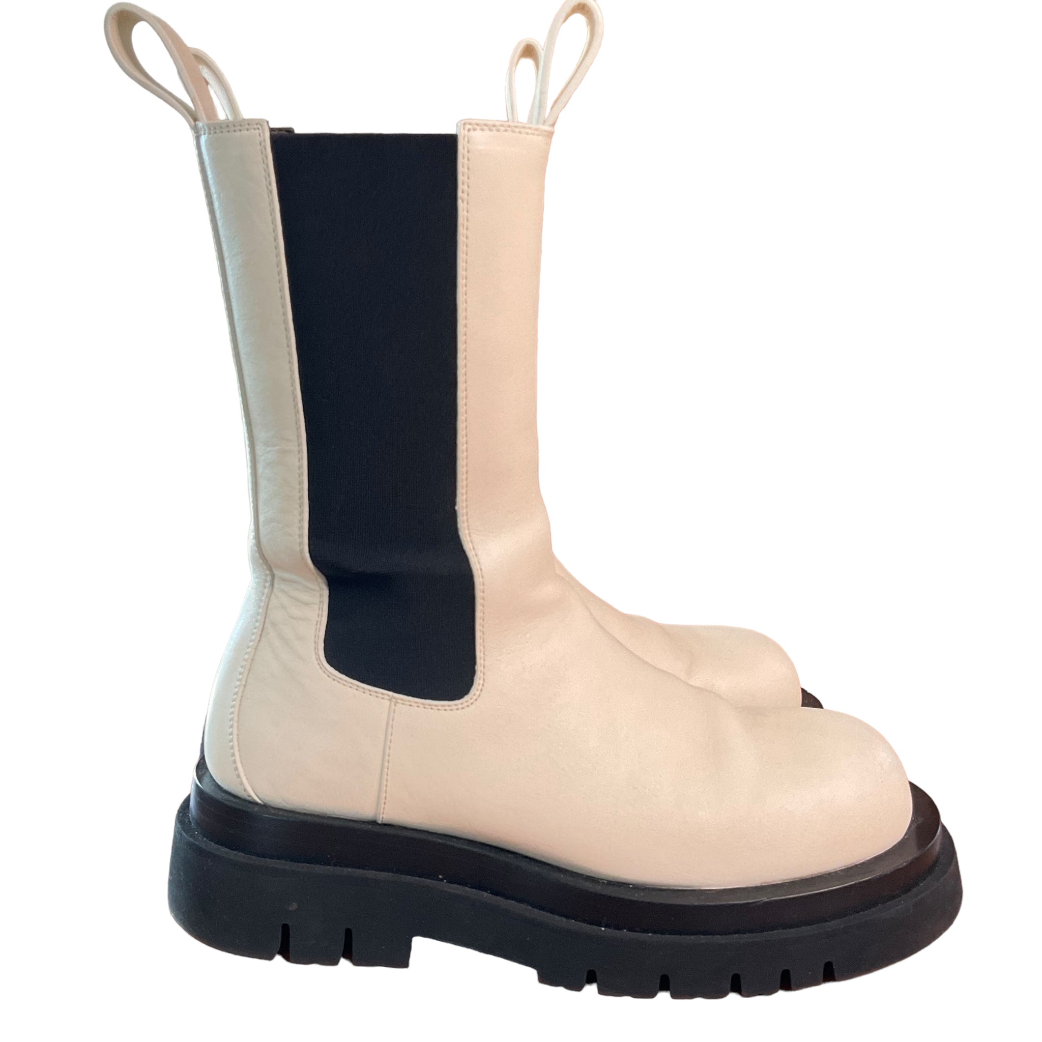 Bottega Veneta Lug Boots. Size 39 – Chic At The Beach