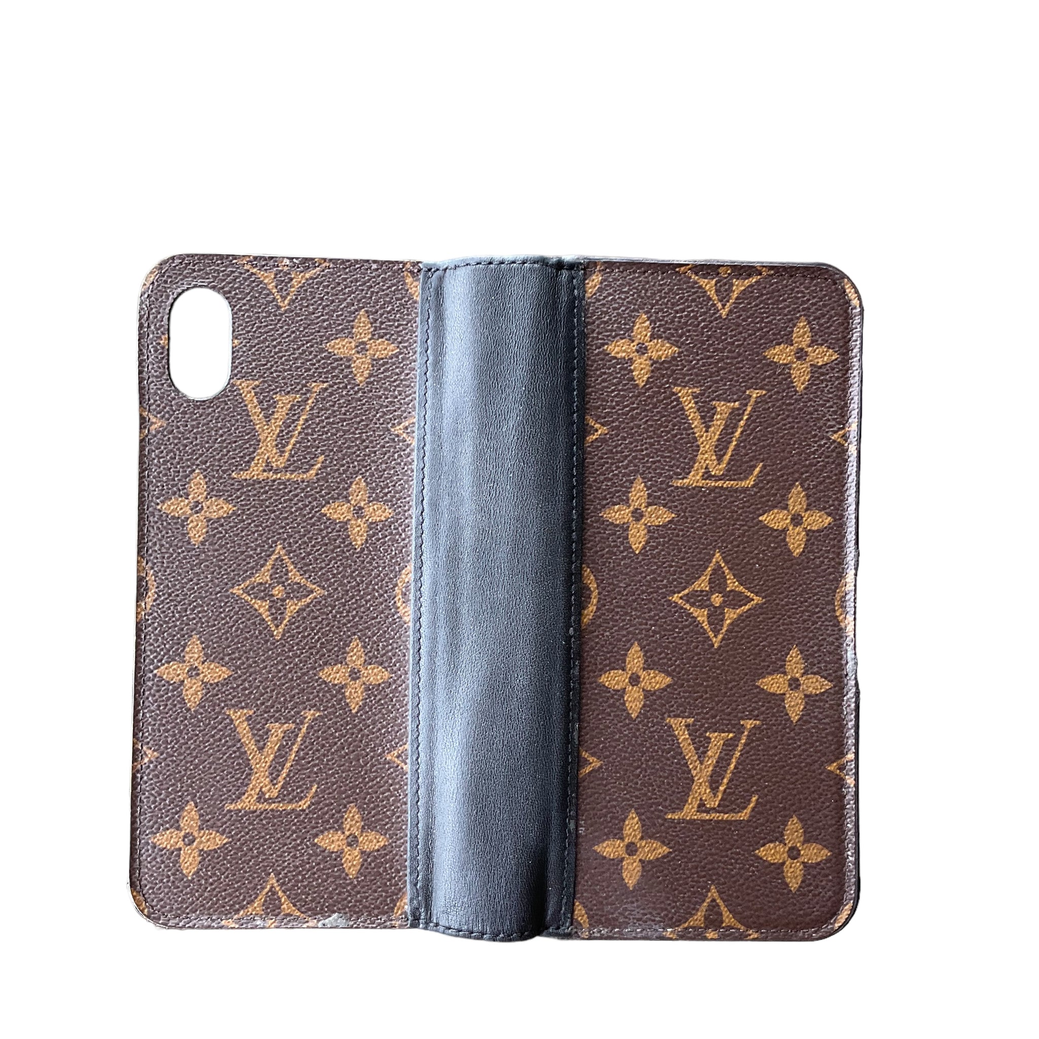 Louis Vuitton iPhone XsMax Folio – Chic At The Beach
